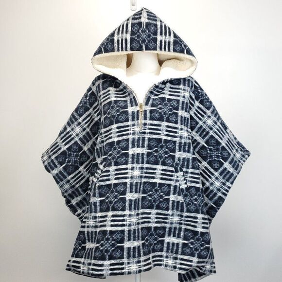 Free People Miss You Hooded Faux Fur Winter Poncho Oversized Batwing Sleeves - Picture 5 of 12